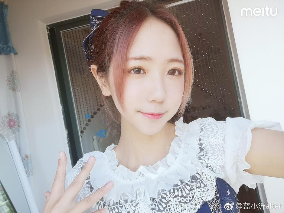 蓝小沂cos新作来袭，绝美画风惊艳全场