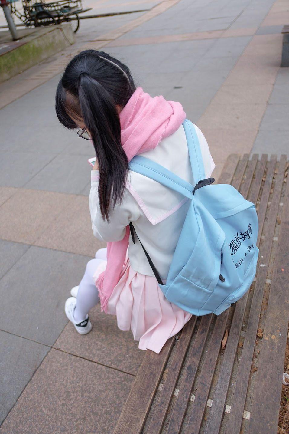 阿诺不是施瓦辛戈 完美演绎！阿诺不是施瓦辛戈校服娱乐吧的cos化身竟神似原著角色- 百囡团