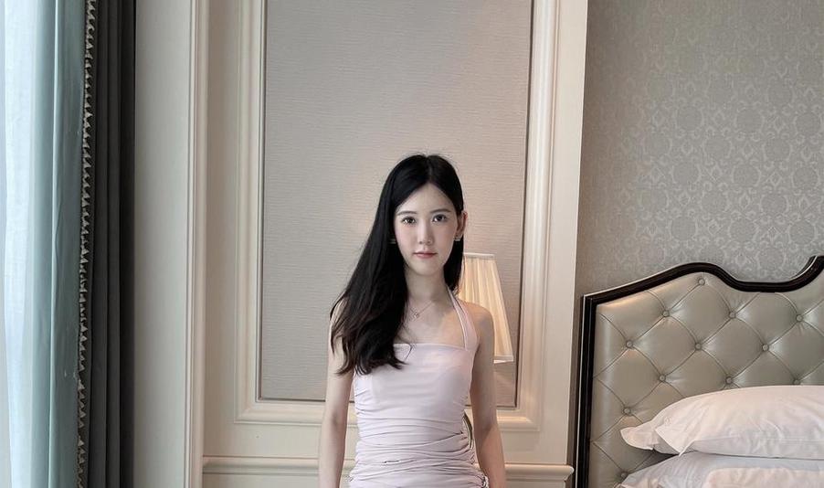 免费定制Chloe霏霏美图，只需下载这份图片图包