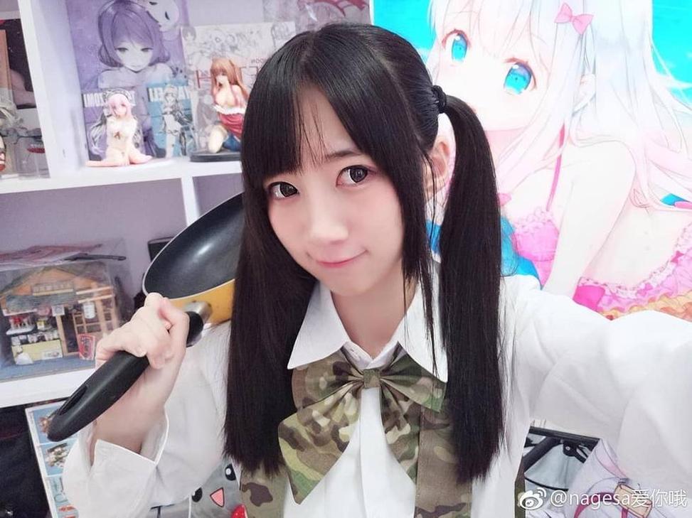 独乐乐不如众乐乐，分享nagisa魔物喵cos粉色衣服作品的快乐