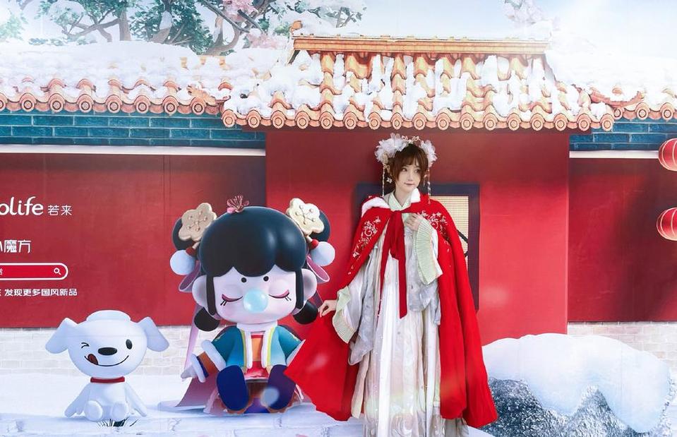 yui金鱼本人素颜cos更新：女神般的角色扮演