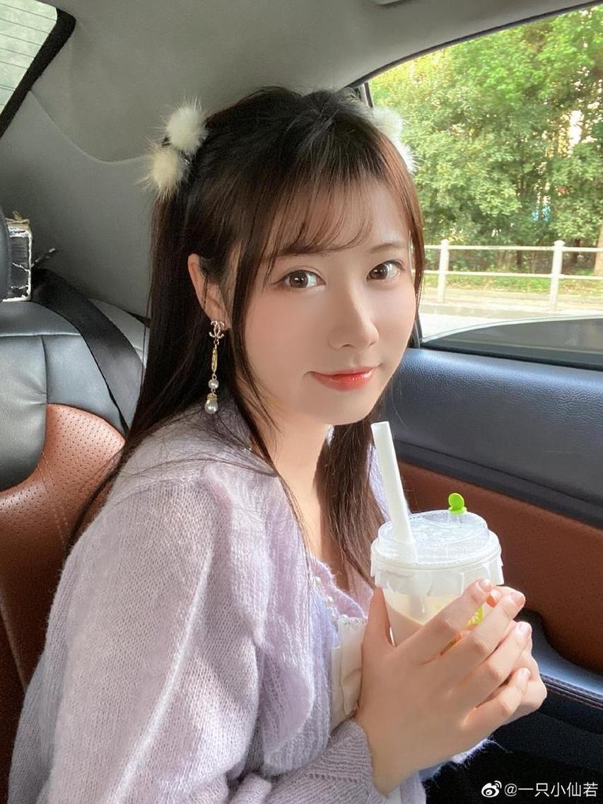 大胆跨界！一只小仙若真名金宁拍摄新美图备受瞩目