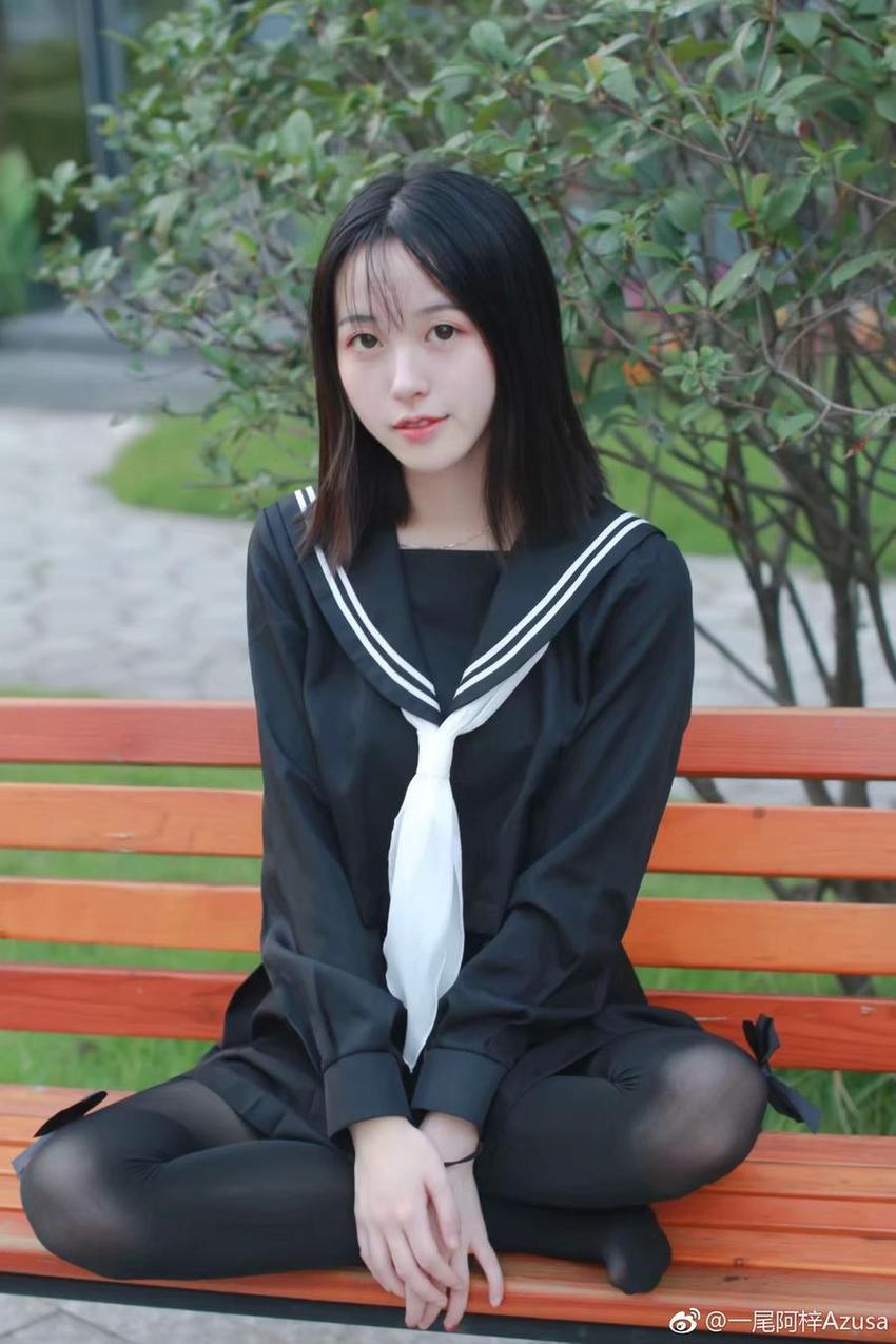 想要获取最好看的二次元美少女照片吗？那就一定要跟随一尾阿梓coser。