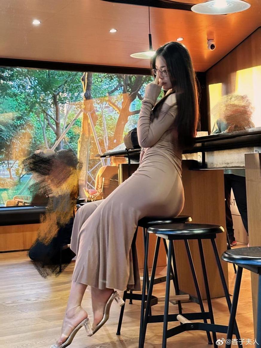 燃爆全场的你烨烨狐仙女友 原图