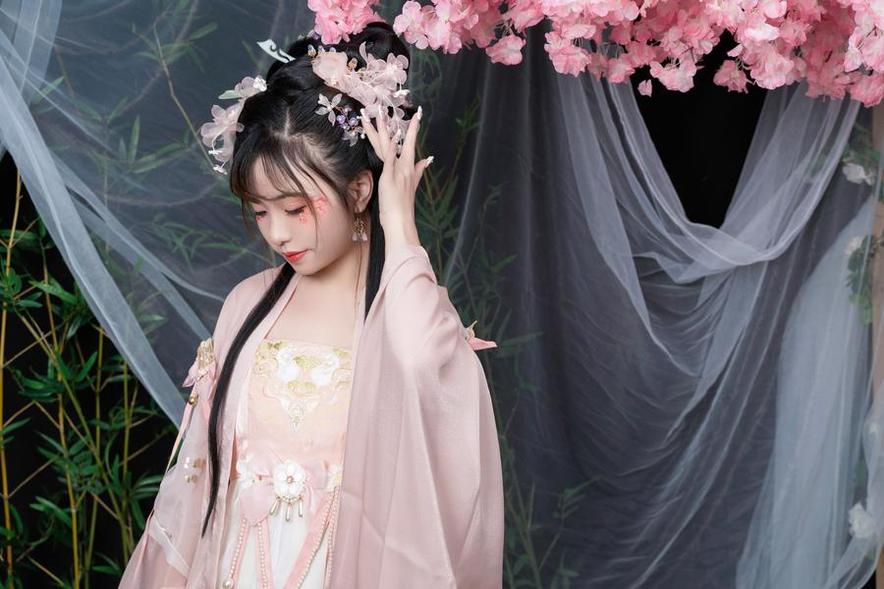 喵小吉cosplay胡桃，超美姿态抢眼