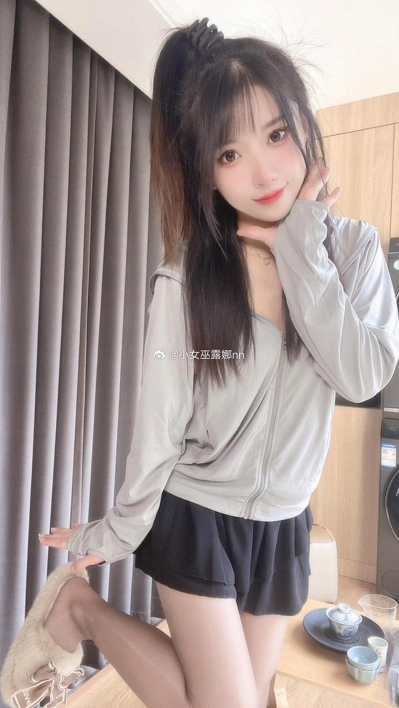 睡前必备美图！小女巫露娜高跟鞋助眠照片欣赏。