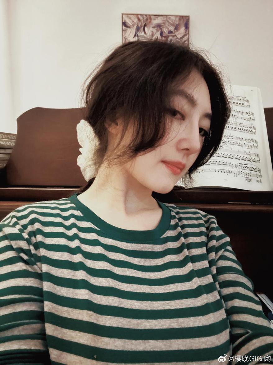 《樱晚gigi钢琴课百度网盘》图片盛宴，让音符在照片间飞舞。