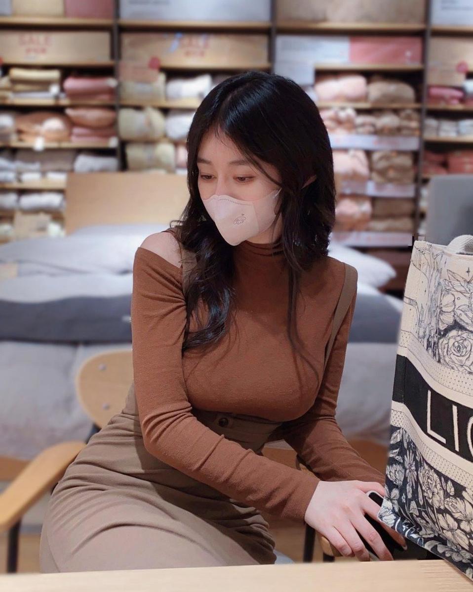 白银81纯白の圣女：绝美素颜图片曝光