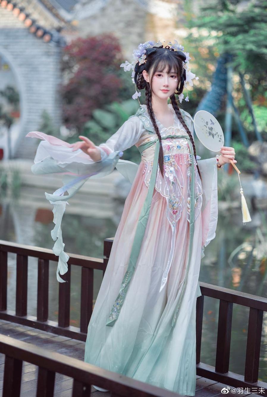 羽生三未的微博代表摄影作品，超越一切美好的夸奖