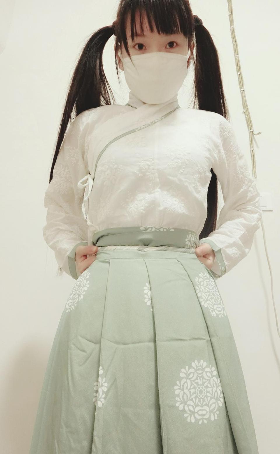 唯美摄影西尔酱纯白小背心，让你爱上她