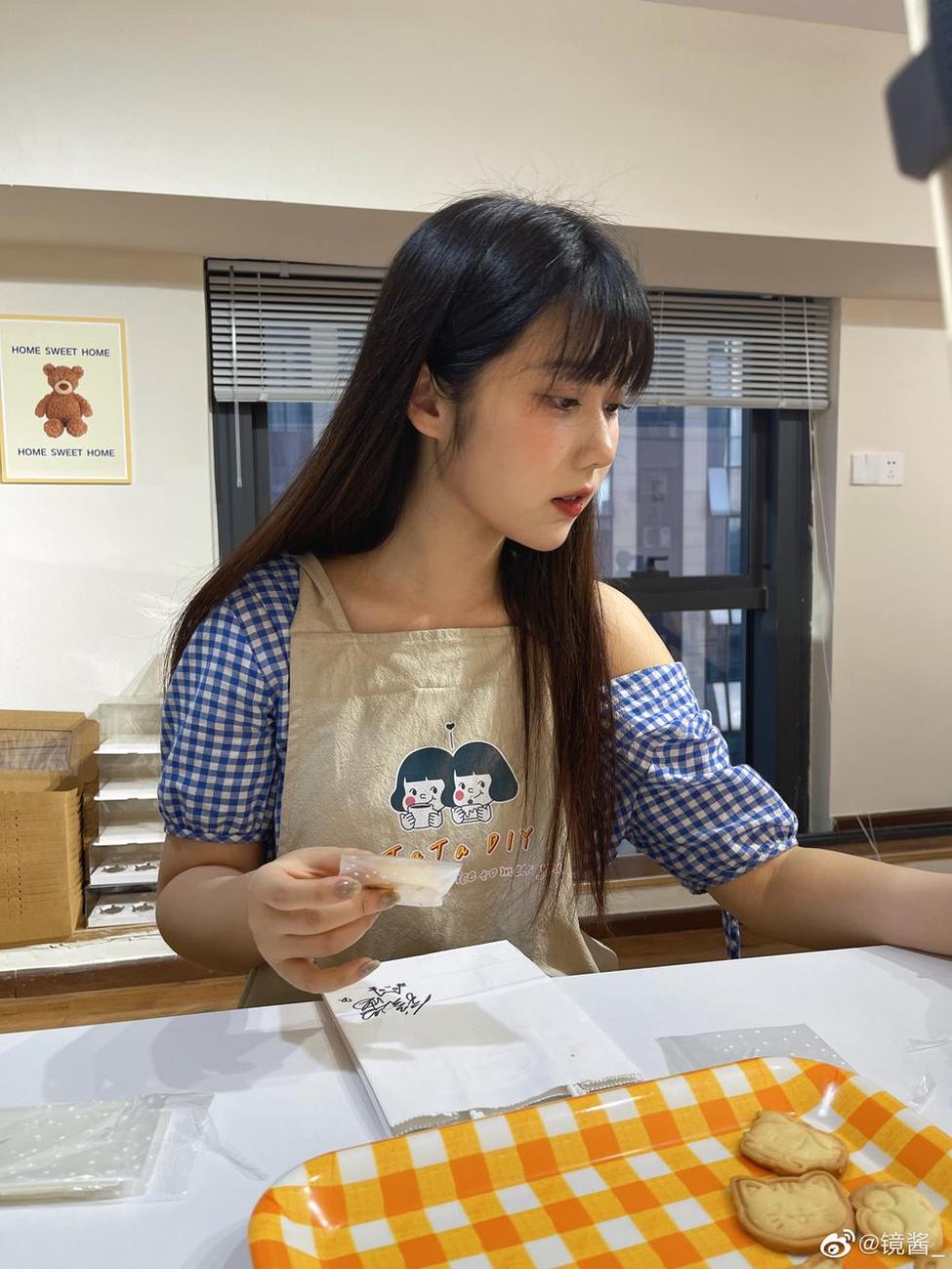 镜酱鬼刀的摄影原图，一览无余