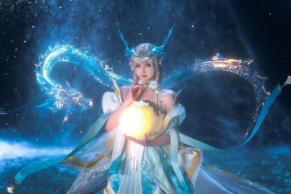 万眼瞳孔，露儿大魔王cos美杜莎合集隆重发布，优质cos精选无与伦比