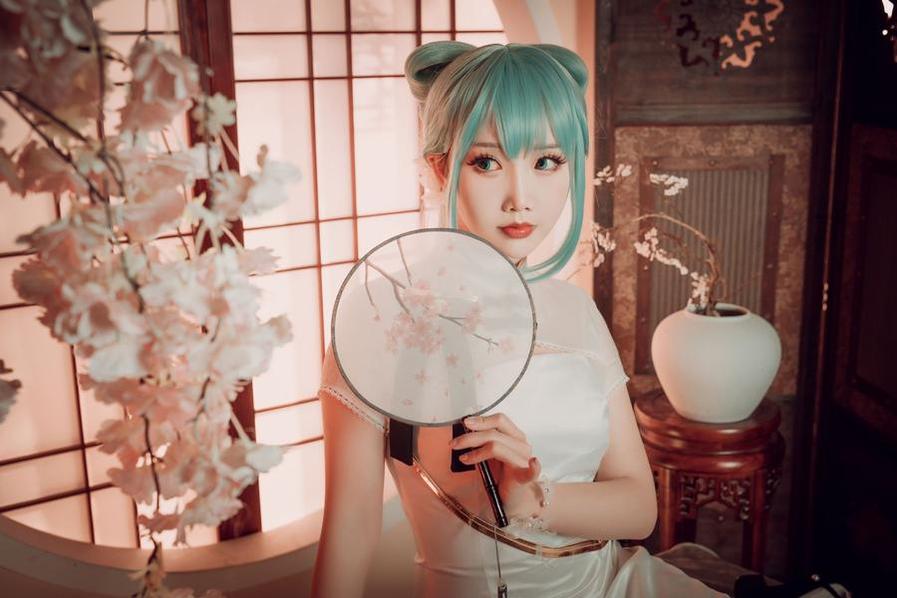 分享一组“面饼仙儿是男的还是女的”的美图，好像被这个可爱又冷漠的表情迷住了